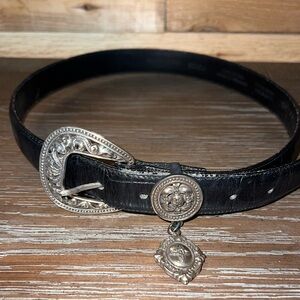 Hunt Club cowhide embossed leather belt. Size M
